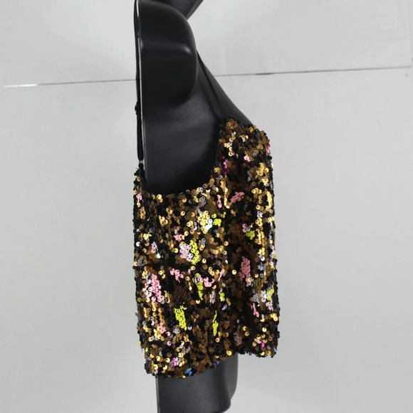 COSMOPOLITAN - Picture 3 of 6